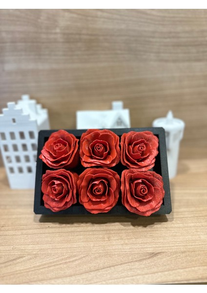 Solmayan Kırmızı Gül Zamansız ve Şık Romantik