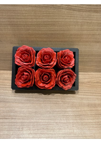 Solmayan Kırmızı Gül Zamansız ve Şık Romantik fiyatları