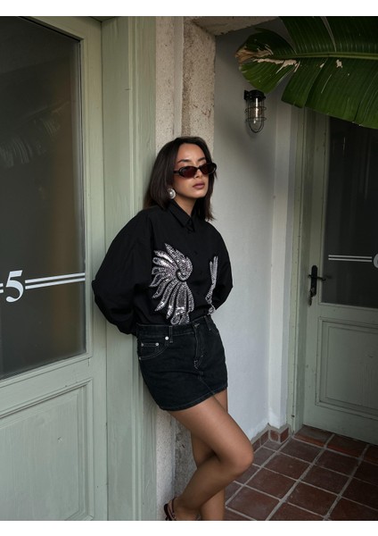 Kadın Siyah Poplin Geniş Kesim Önü Tül ve Pul Aksesuarlı Gömlek 29025 indirimleri