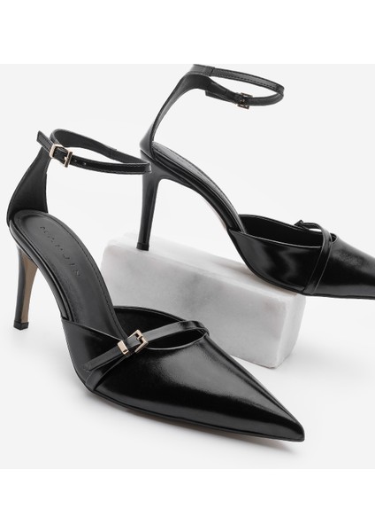 Kadın Stiletto Sivri Burun Tokalı Topuklu Ayakkabı Nalin