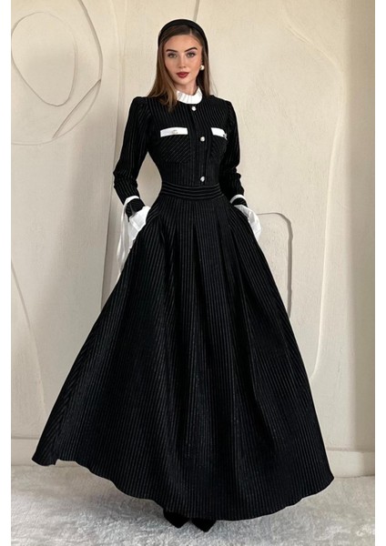 Pilise Detaylı Siyah Elbise