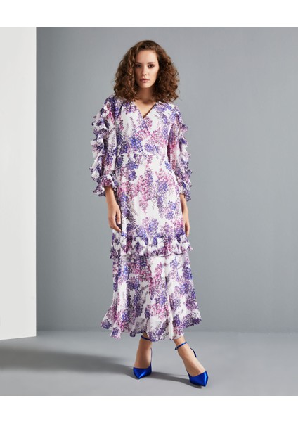 Çiçek Desenli Kadın Elbise - Katlı Etek Detaylı - Fırfırlı Kol - V Yaka - Modern ve Şık Tasarım - Günlük ve Özel Gün Için Elbise