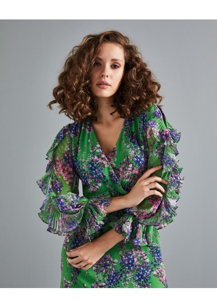 Çiçek Desenli Kadın Elbise - Katlı Etek Detaylı - Fırfırlı Kol - V Yaka - Modern ve Şık Tasarım - Günlük ve Özel Gün Için Elbise fırsatları
