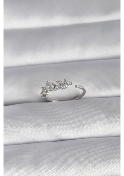 Pirinç Gümüş Renk Zirkon Taşlı Çiçek Model Kadın Yüzük - Lisinya