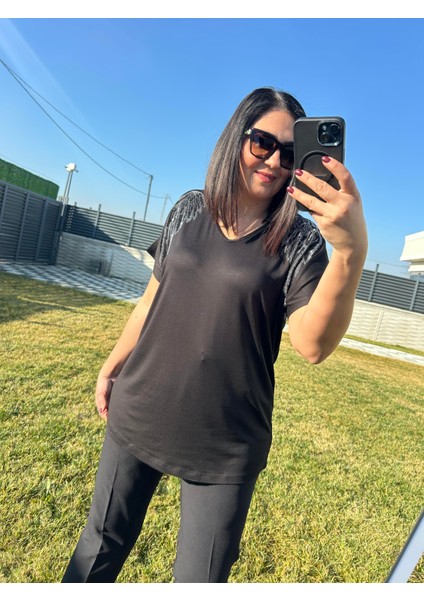 Kadın Büyük Beden Geniş Kalıp Omuzları Taşlı BLUZ-BGB109