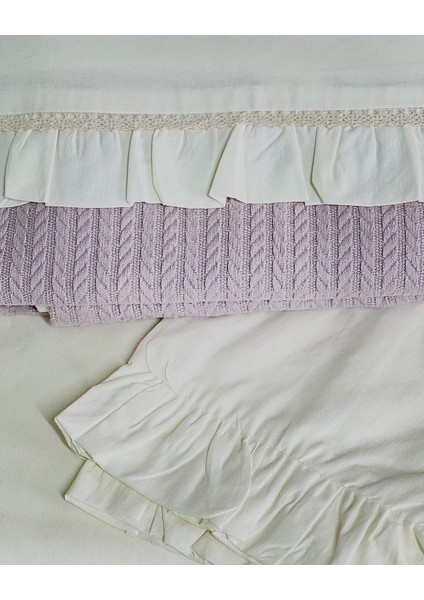 Bebek %100 Pamuk Çift Taraflı Pike ve Poplin Fırfırlı Dantel Detaylı Nevresim Takımı _Pike Örgü Lila/ Poplin Ekru _100*150