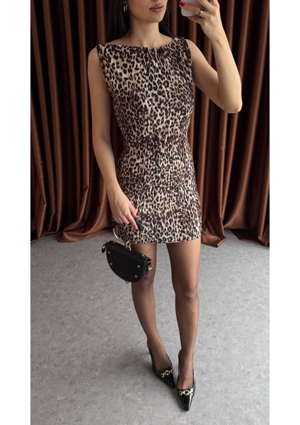 Yaka Detaylı Leoparlı Elbise