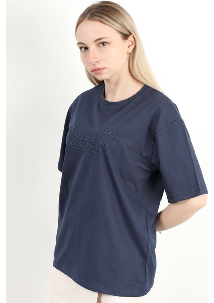 Kadın Bisiklet Yaka Romantic Nakışlı T-Shirt Lacivert - 925017 indirimleri