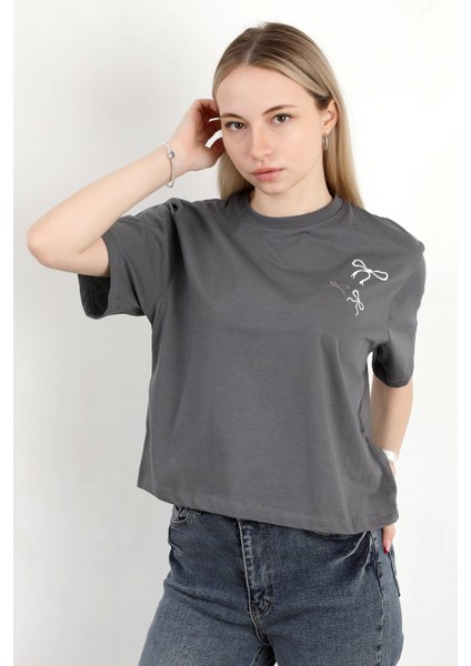 Kadın Bisiklet Yaka Omzu Fiyonk Nakışlı Pamuklu T-Shirt Antrasit - 925022 fırsatları