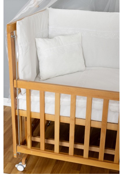 Ahşap Beşik Anne Yanı Beşik Vernikli 60X120 - Beyaz Güpür Uyku Seti + Yataklı + Tekerlekli modelleri