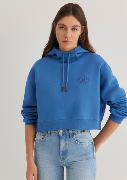 Mavi Patch Logo Kapüşonlu Mavi Crop Sweatshirt 1S10305-70885