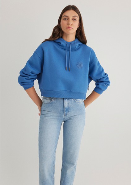 Mavi Patch Logo Kapüşonlu Mavi Crop Sweatshirt 1S10305-70885