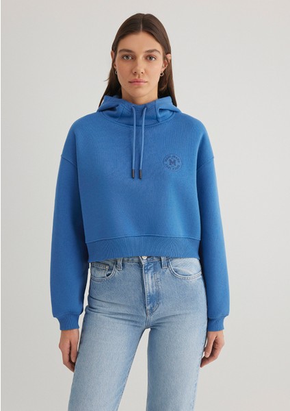 Mavi Patch Logo Kapüşonlu Mavi Crop Sweatshirt 1S10305-70885