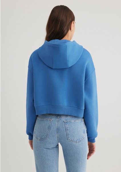 Mavi Patch Logo Kapüşonlu Mavi Crop Sweatshirt 1S10305-70885