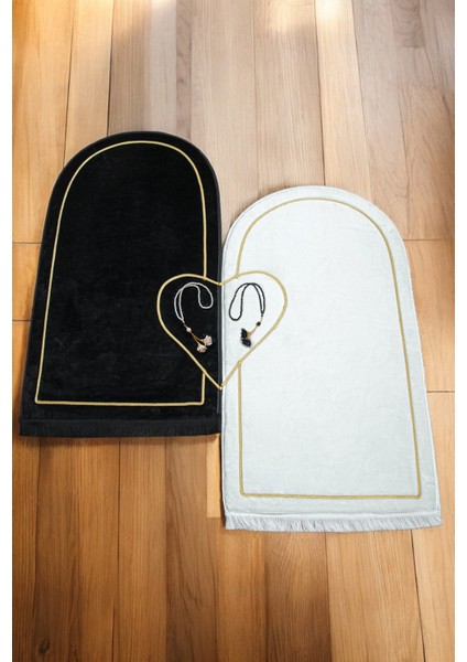 Sevgililer Gününe Özel Kalpli Çift Seccadesi - Süngerli Kadife Eşli Seccade Seti - Siyah Beyaz