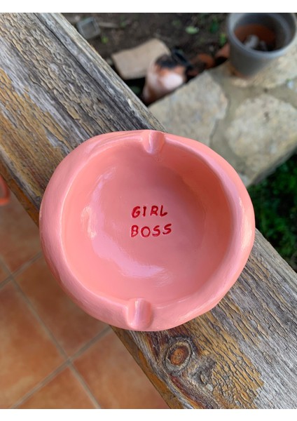 El Yapımı Seramik Kül Tablası Girl Boss Pembe