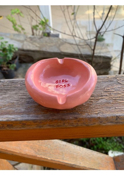El Yapımı Seramik Kül Tablası Girl Boss Pembe