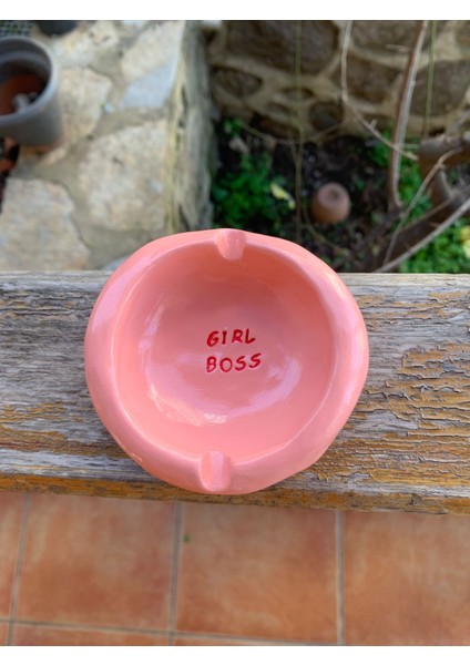 El Yapımı Seramik Kül Tablası Girl Boss Pembe