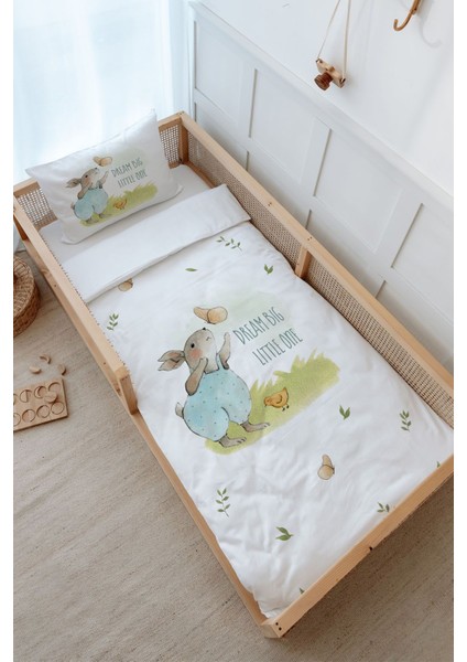Montessori Nevresim Takımı (100 x 200) - Pure Baby Serisi - Kelebekle Oynayan Tavşan