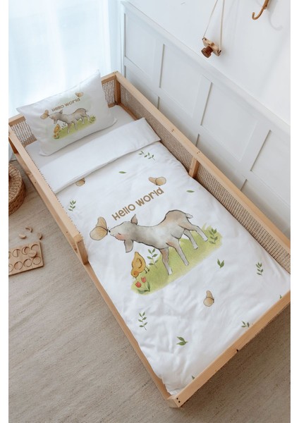 Montessori Nevresim Takımı (100 x 200) - Pure Baby Serisi - Kelebekle Oynayan Kuzu
