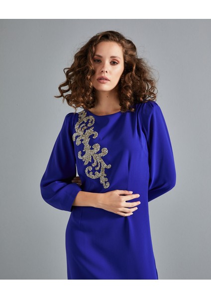 Kadın Elbise - Yakası Işleme Detaylı - Diz Altı Elbise - Modern ve Şık Tasarım - Özel Gün ve Davet Için Elbise