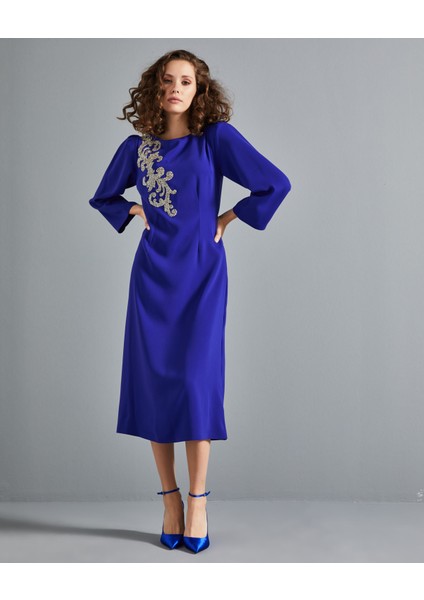 Kadın Elbise - Yakası Işleme Detaylı - Diz Altı Elbise - Modern ve Şık Tasarım - Özel Gün ve Davet Için Elbise fırsatları