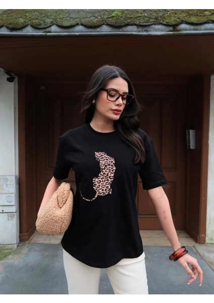 Siyah Leo Nakışlı T-Shirt fırsatları