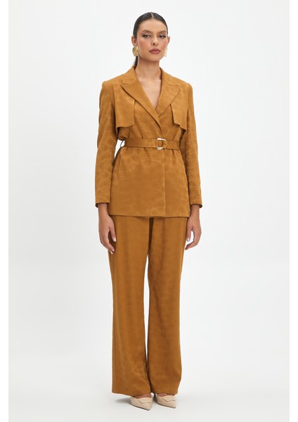 Kadın Takım - Kuşak Detaylı Ceket ve Geniş Paça Pantolon, Şık ve Modern Tasarım - Günlük ve Özel Kullanım Için Zarif Takım