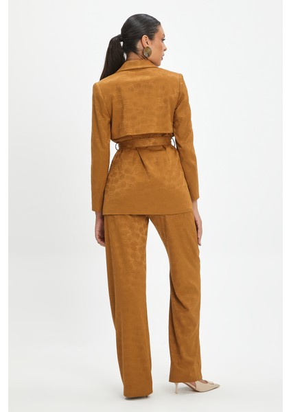 Kadın Takım - Kuşak Detaylı Ceket ve Geniş Paça Pantolon, Şık ve Modern Tasarım - Günlük ve Özel Kullanım Için Zarif Takım fırsatları