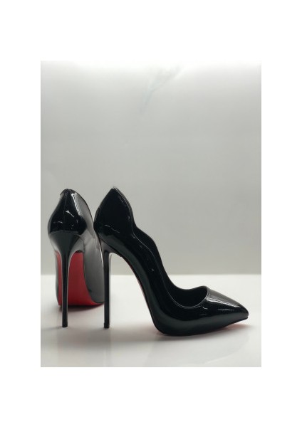 Siyah Rugan Love Gizli Platformlu Stiletto Topuklu Ayakkabı