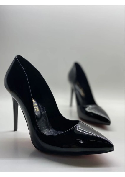 Kadın Siyah Rugan Deri Stiletto Topuklu Ayakkabı 10 cm Yükseklik ile Şık Tasarım modelleri