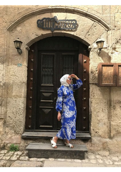 Mavi- Beyaz Bağcıklı Kol Ucu Lastikli Desenli Elbise