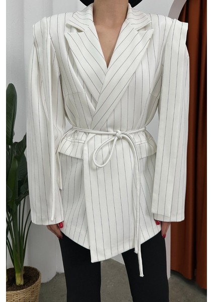 Kadın Oversize Blazer Ceket Çizgili Kuşaklı Omuz Detaylı fırsatları