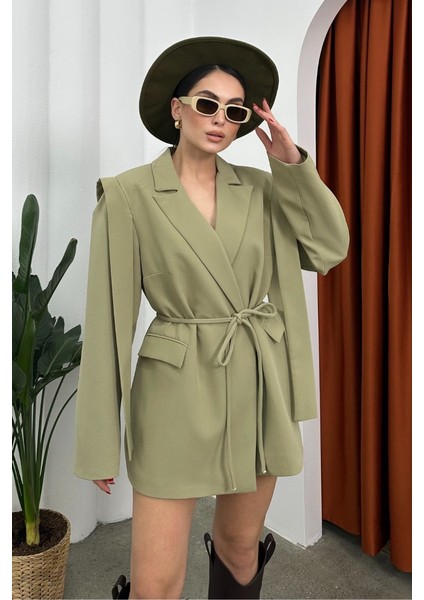 Kadın Oversize Blazer Ceket Kuşaklı Omuz Detaylı