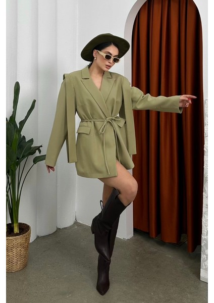 Kadın Oversize Blazer Ceket Kuşaklı Omuz Detaylı modelleri
