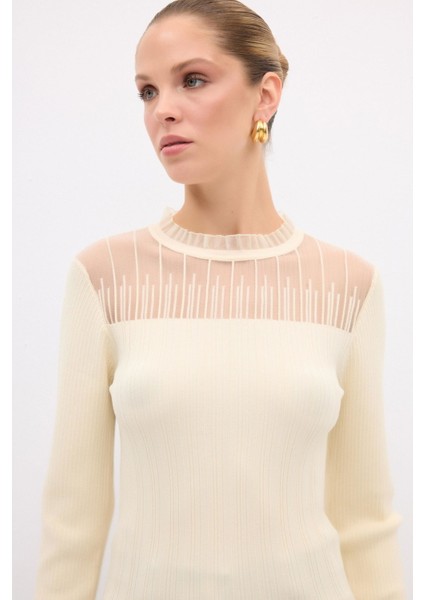 Yaka Detaylı Triko Kazak Ekru 13944610000 fırsatları