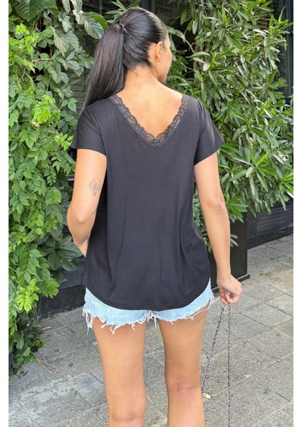 Kadın Siyah Önü ve Sırtı Dantel Süslemeli V Yaka, Kısa Kollu, Rahat Kesim, Salaş Bluz modelleri