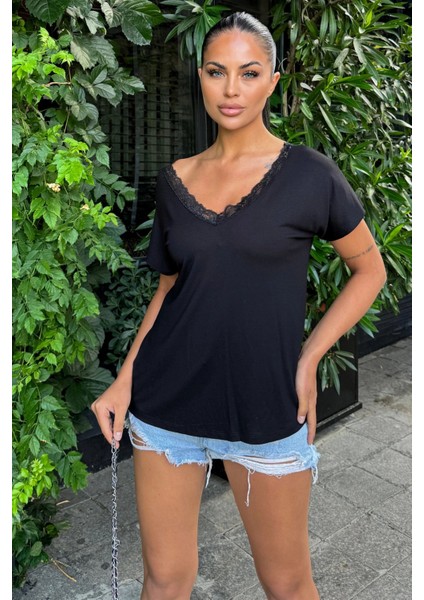 Kadın Siyah Önü ve Sırtı Dantel Süslemeli V Yaka, Kısa Kollu, Rahat Kesim, Salaş Bluz indirimleri