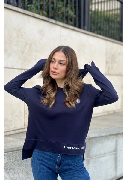 Kadın Laci Uzun Kol, Yırtmaç Detaylı, Arma ve Yazı Detaylı, Kapüşonlu Sweatshirt Bluz