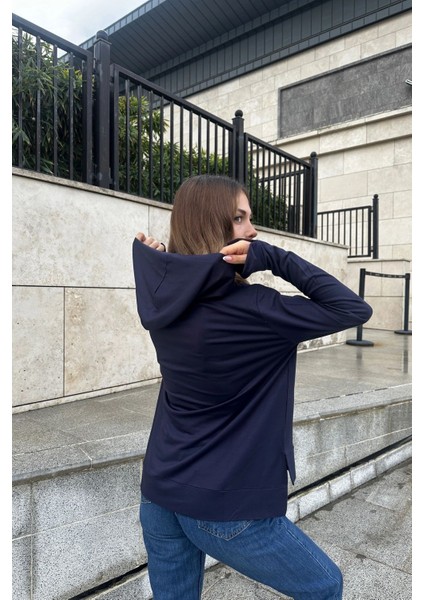 Kadın Laci Uzun Kol, Yırtmaç Detaylı, Arma ve Yazı Detaylı, Kapüşonlu Sweatshirt Bluz