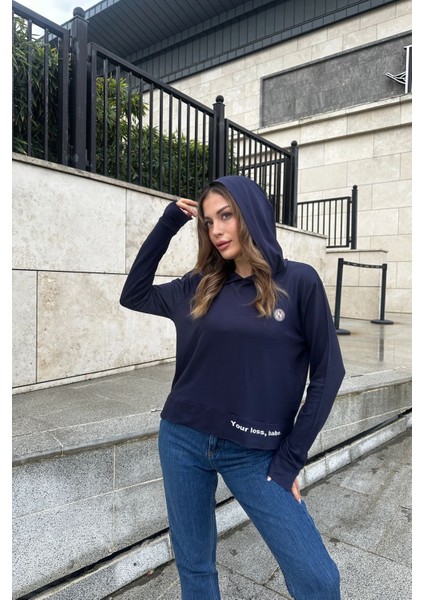 Kadın Laci Uzun Kol, Yırtmaç Detaylı, Arma ve Yazı Detaylı, Kapüşonlu Sweatshirt Bluz