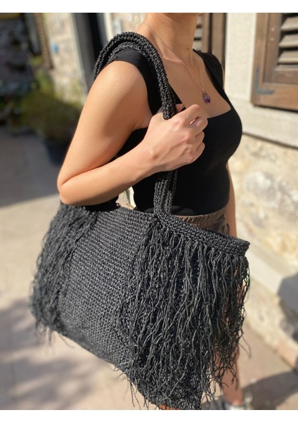 Siyah Püskül Detaylı Hasır Örgü Çanta