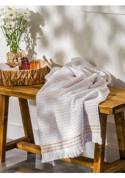 Lcw Eco Beyaz Nakışlı Banyo Havlusu 70 x 140