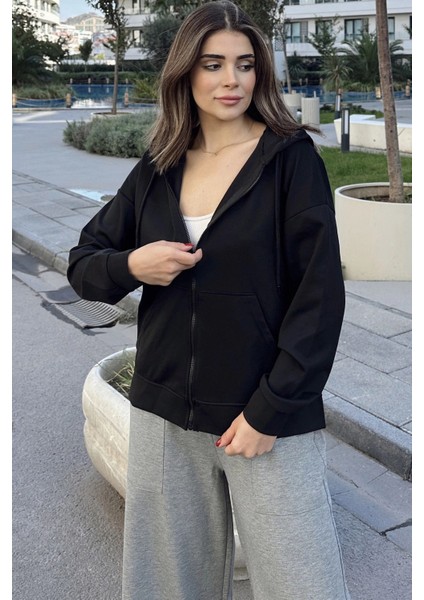 Kadın Siyah Kapüşonlu, Fermuarlı, Cepli, Regular Kesim Sweatshirt