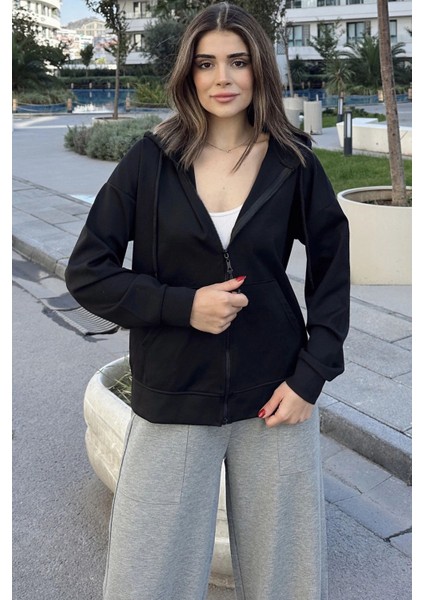 Kadın Siyah Kapüşonlu, Fermuarlı, Cepli, Regular Kesim Sweatshirt