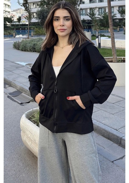 Kadın Siyah Kapüşonlu, Fermuarlı, Cepli, Regular Kesim Sweatshirt