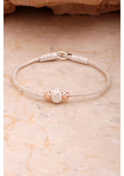 Kazaziye Işlemeli Elişi Rose Dorissa Gümüş Bileklik 4400 modelleri