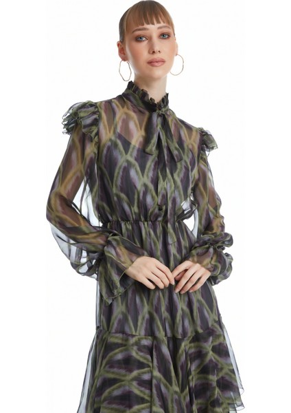 Kadın Uzun Şifon Elbise - Kat Kat Etekli - Fular Detaylı, Modern ve Hareketli Tasarım – Günlük ve Özel Gün Kullanımları Için Şık Elbise