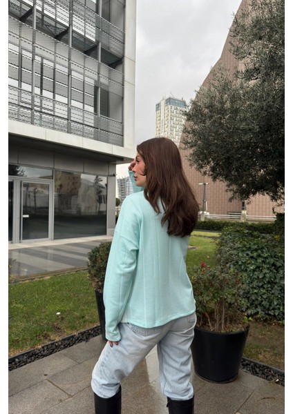 Kadın Mint Asimetrik Kesim, Önü Iki Parçalı, Ince Triko Kumaş, Salaş Bluz Kazak