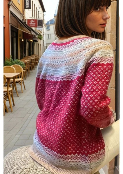 Kırmızı ve Ekru Etnik Desenli Oversize Triko Kazak fiyatları